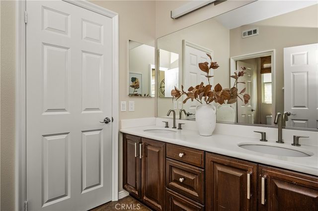 6 Thorn Hill, Irvine, CA 92602