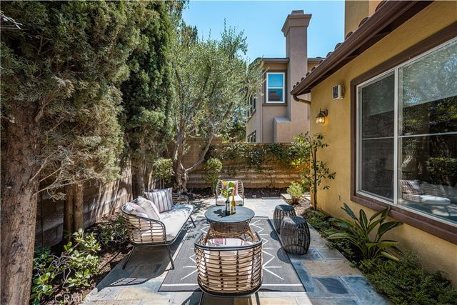 6 Thorn Hill, Irvine, CA 92602