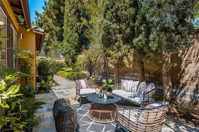 6 Thorn Hill, Irvine, CA 92602