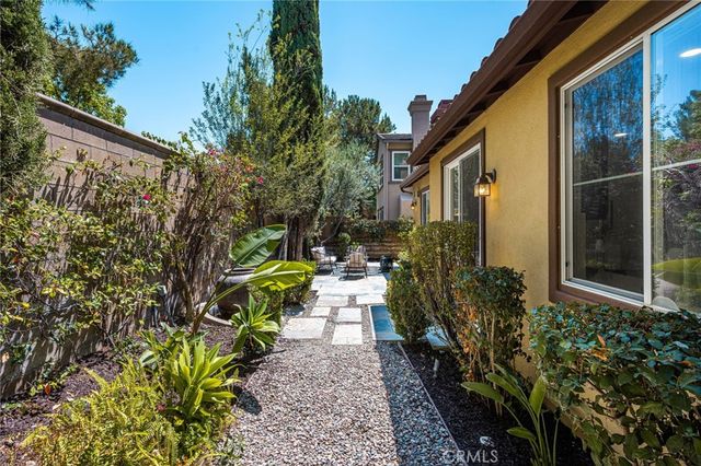 6 Thorn Hill, Irvine, CA 92602