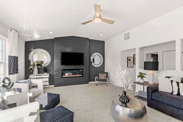 1477 W 72nd Place, Merrillville, IN 46410