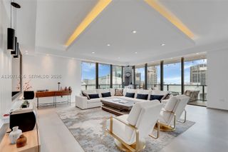 68 SE 6th St 3911, Miami, FL 33131