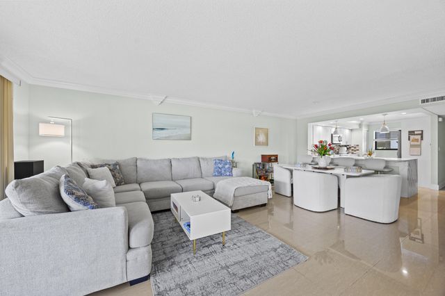 12926 Briarlake Drive 201, Palm Beach Gardens, FL 33418