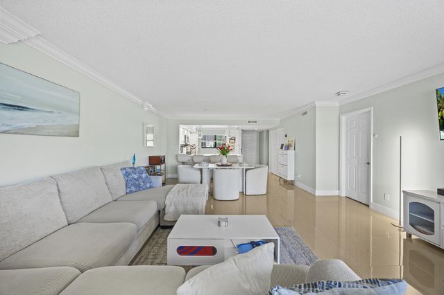 12926 Briarlake Drive 201, Palm Beach Gardens, FL 33418