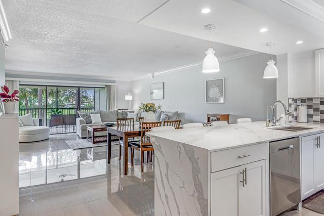 12926 Briarlake Drive 201, Palm Beach Gardens, FL 33418