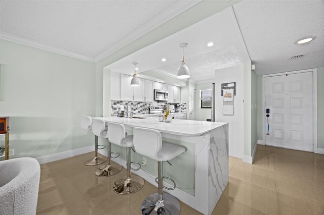 12926 Briarlake Drive 201, Palm Beach Gardens, FL 33418