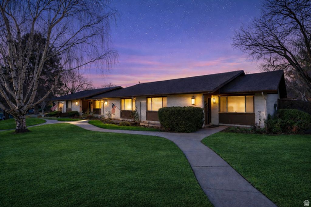 Image 2 of property listing at 285 N THREE FOUNTAINS DR, Provo, UT 84604