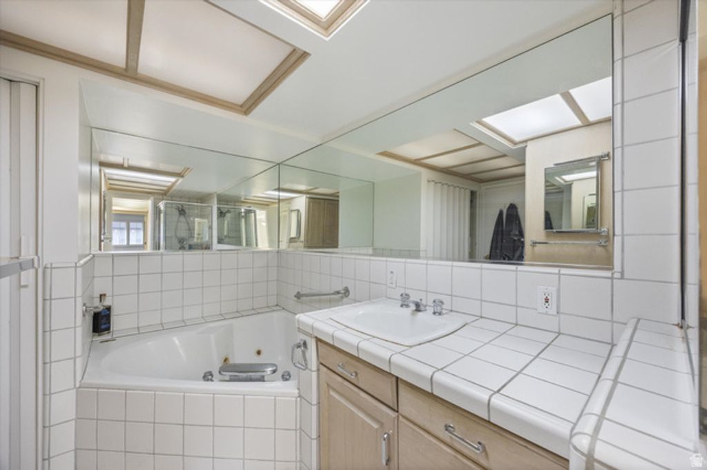 Image 13 of property listing at 285 N THREE FOUNTAINS DR, Provo, UT 84604