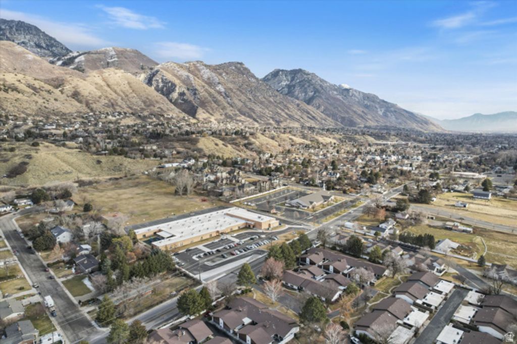 Image 36 of property listing at 285 N THREE FOUNTAINS DR, Provo, UT 84604