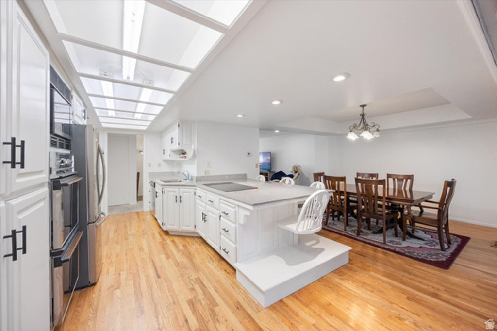 Image 5 of property listing at 285 N THREE FOUNTAINS DR, Provo, UT 84604