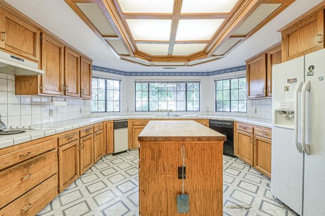 668 E Teal Circle, Fresno, CA 93730