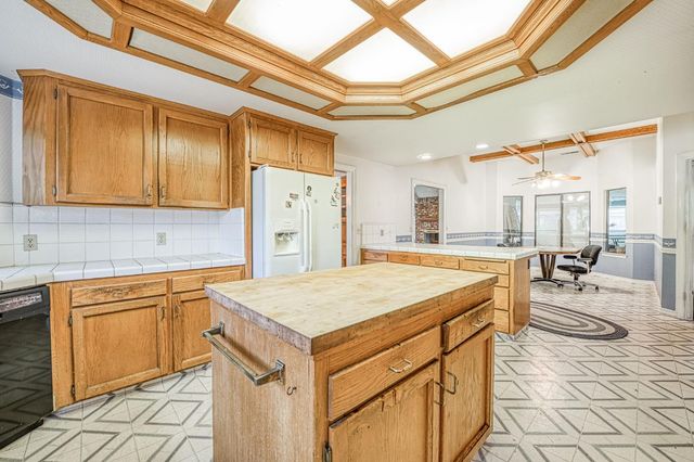 668 E Teal Circle, Fresno, CA 93730