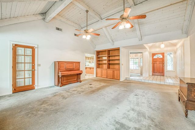 668 E Teal Circle, Fresno, CA 93730