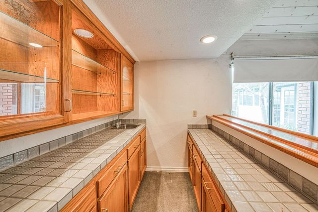 668 E Teal Circle, Fresno, CA 93730
