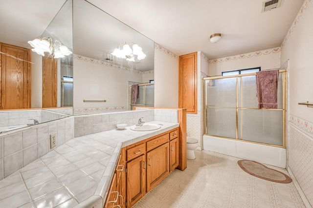 668 E Teal Circle, Fresno, CA 93730