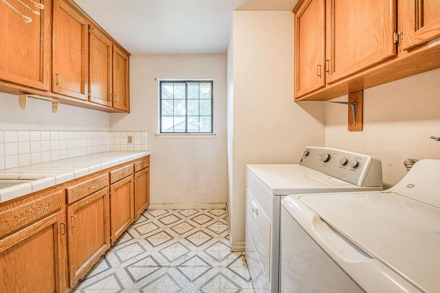668 E Teal Circle, Fresno, CA 93730