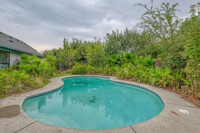 668 E Teal Circle, Fresno, CA 93730