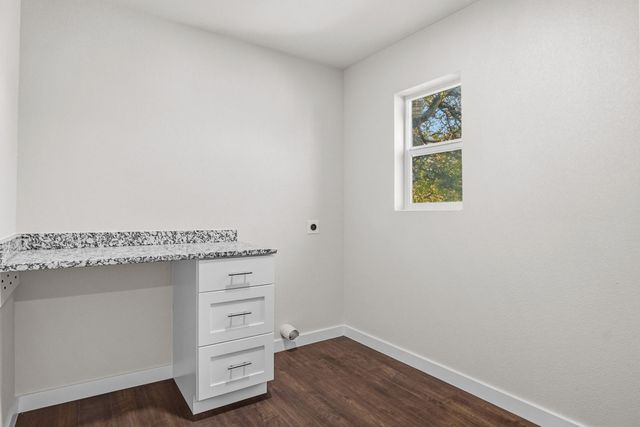 1318 W Water Street, Weatherford, TX 76086