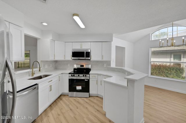 2900 SANS PAREIL Street, Jacksonville, FL 32246