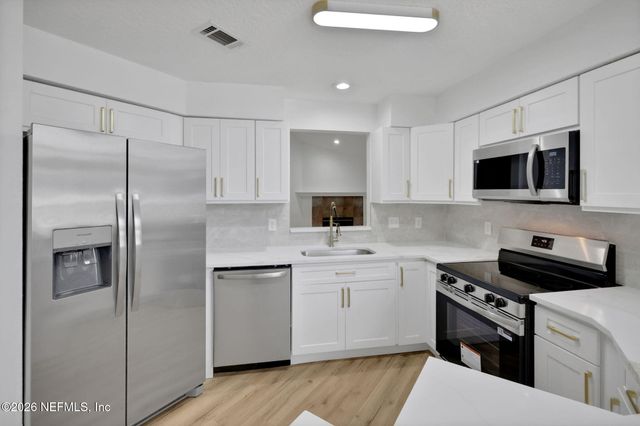 2900 SANS PAREIL Street, Jacksonville, FL 32246