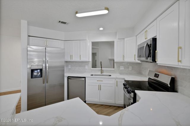 2900 SANS PAREIL Street, Jacksonville, FL 32246