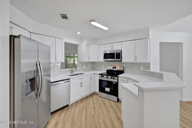 2900 SANS PAREIL Street, Jacksonville, FL 32246