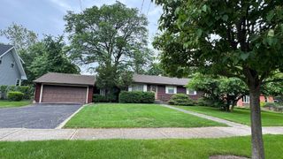 814 E Illinois Street, Wheaton, IL 60187