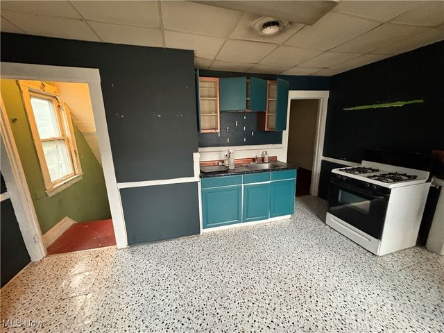 2312 W 10th Street, Cleveland, OH 44113