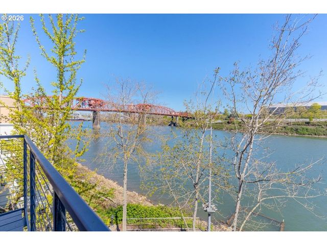 820 Nw NAITO Pkwy G11, Portland, OR 97035