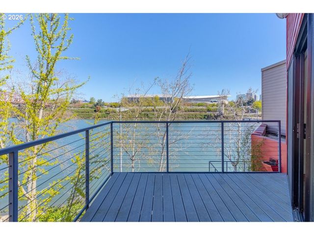 820 Nw NAITO Pkwy G11, Portland, OR 97035