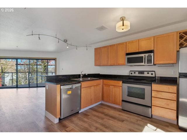 820 Nw NAITO Pkwy G11, Portland, OR 97035