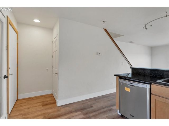 820 Nw NAITO Pkwy G11, Portland, OR 97035