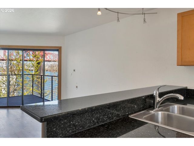 820 Nw NAITO Pkwy G11, Portland, OR 97035