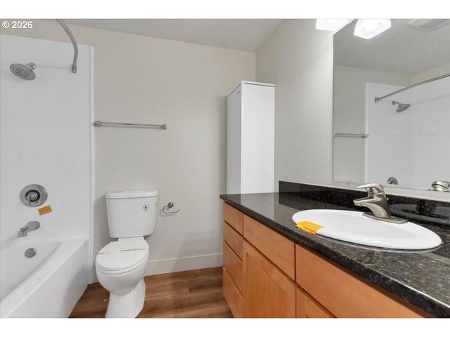 820 Nw NAITO Pkwy G11, Portland, OR 97035