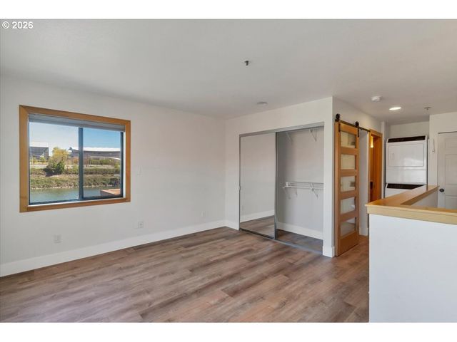 820 Nw NAITO Pkwy G11, Portland, OR 97035