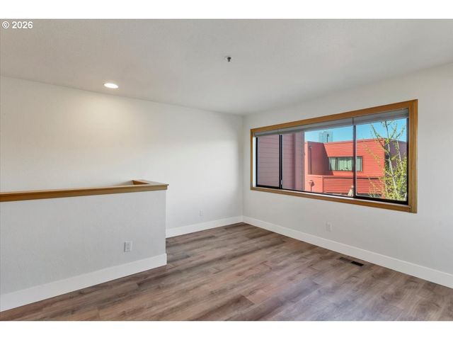 820 Nw NAITO Pkwy G11, Portland, OR 97035