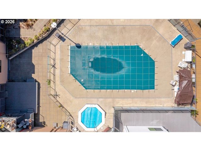 820 Nw NAITO Pkwy G11, Portland, OR 97035