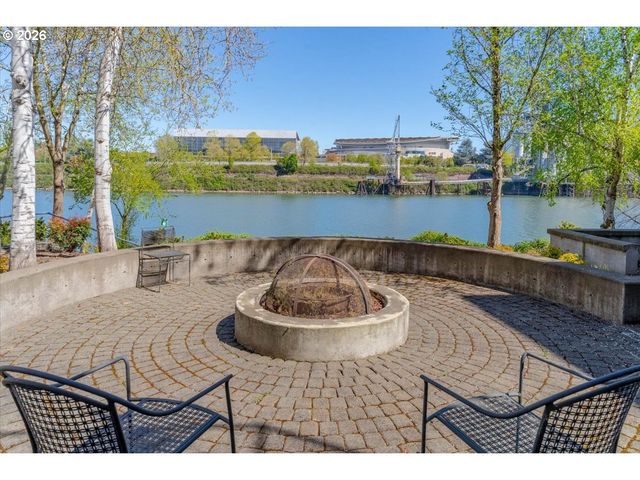 820 Nw NAITO Pkwy G11, Portland, OR 97035