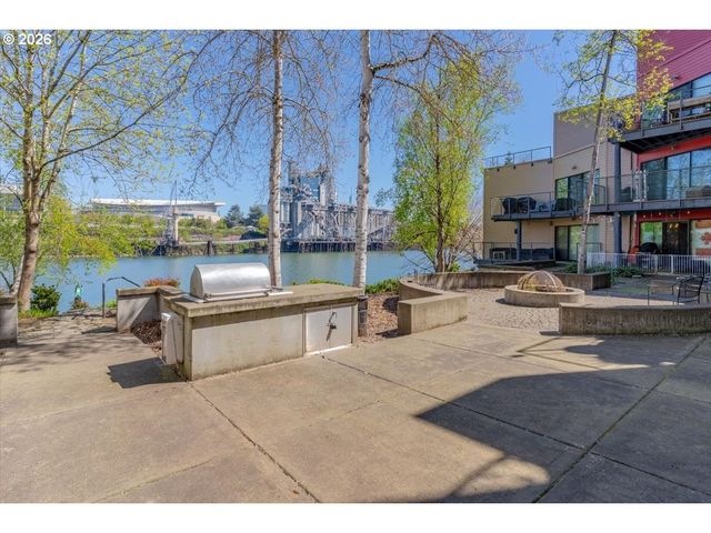 820 Nw NAITO Pkwy G11, Portland, OR 97035