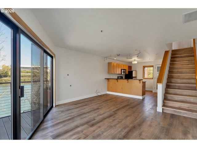 820 Nw NAITO Pkwy G11, Portland, OR 97035