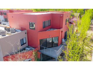 820 Nw NAITO Pkwy G11, Portland, OR 97035