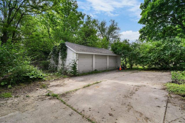 1009 S 4th Street, Stoughton, WI 53589