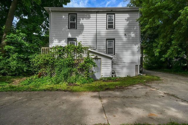1009 S 4th Street, Stoughton, WI 53589
