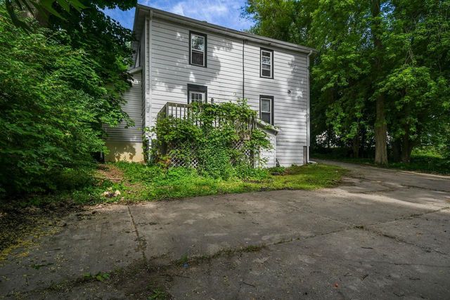 1009 S 4th Street, Stoughton, WI 53589