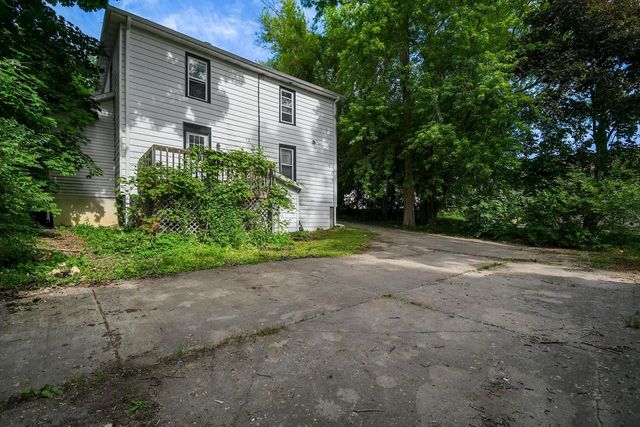 1009 S 4th Street, Stoughton, WI 53589