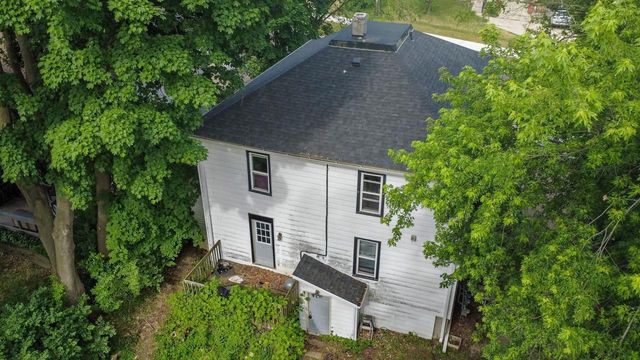 1009 S 4th Street, Stoughton, WI 53589