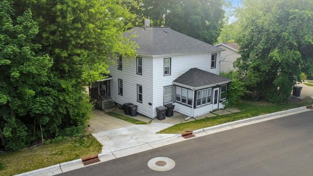 1009 S 4th Street, Stoughton, WI 53589