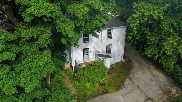 1009 S 4th Street, Stoughton, WI 53589