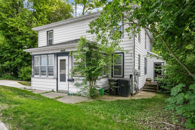 1009 S 4th Street, Stoughton, WI 53589