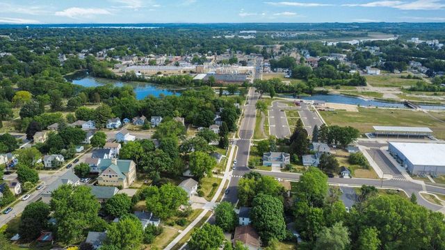 1009 S 4th Street, Stoughton, WI 53589